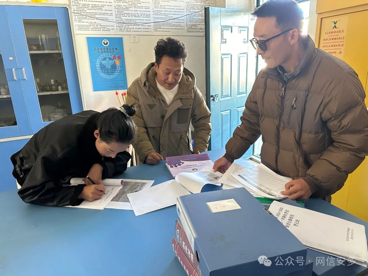 安多县禁毒办开展易制毒化学品专项检查.jpg