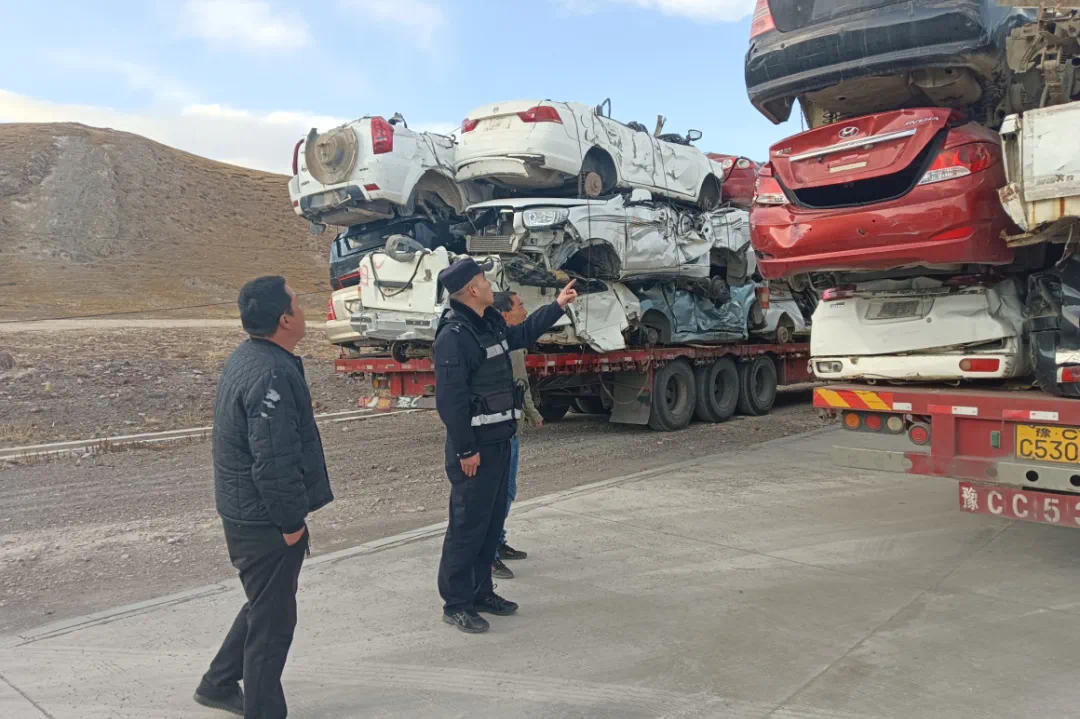 雁石坪一级公安检查站：严查报废车 织密过滤网.png